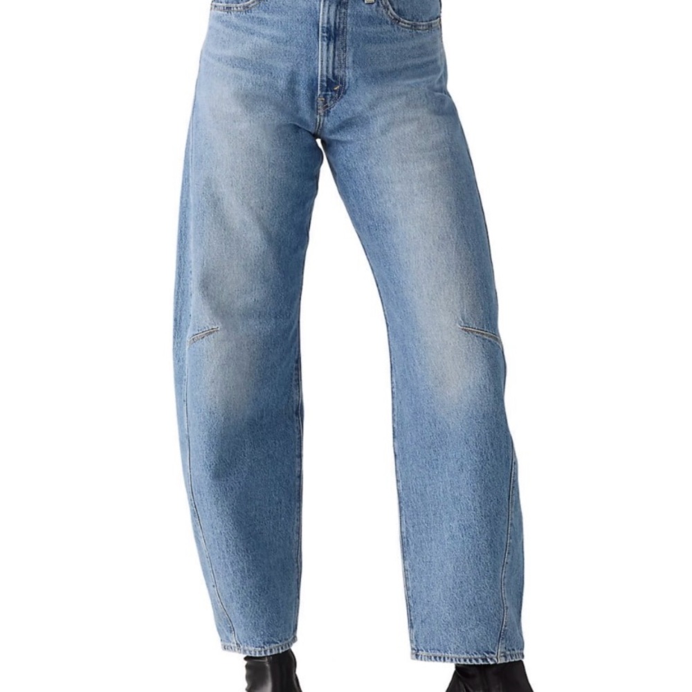 NWT Levi's Barrel Denim 🔥🔥🔥! Light Blue Jeans. Size 30 and Color sold out.